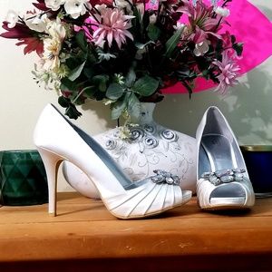 Beautiful special occasion heels sz.11